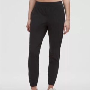 Lululemon Adapted State High-Rise Jogger
Asia Fit